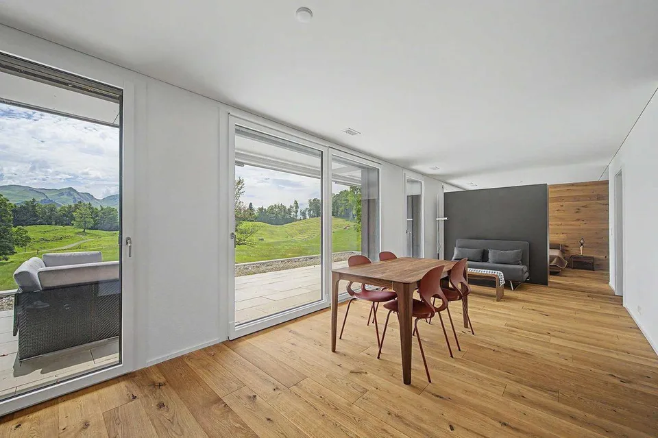 Moderne 2.5-Zimmer-Wohnung mit Panoramasicht in Illgau (St. Karl)