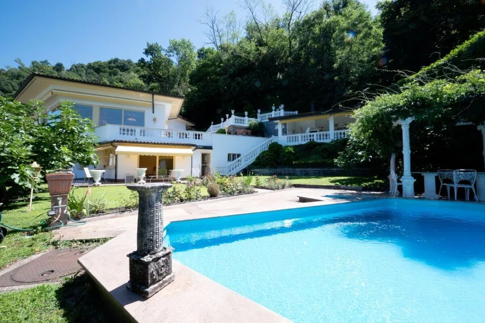 Una villa unica – eleganza, privacy e vista incomparabile! | Eine V...