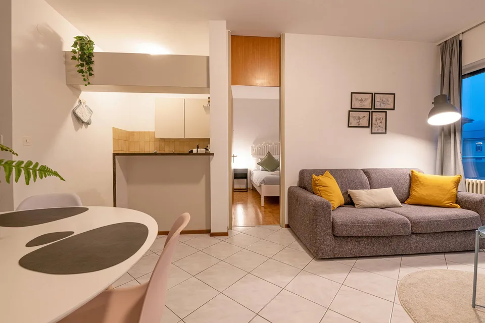 "Grazioso appartamento 2.5 locali con balcone e vista panoramica a Lug