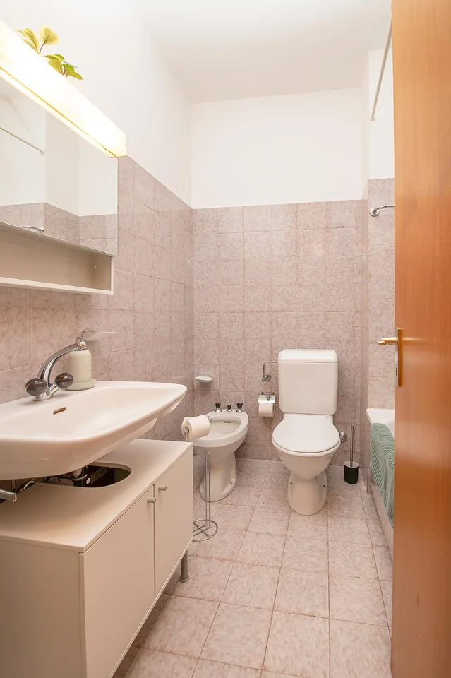 "Grazioso appartamento 2.5 locali con balcone e vista panoramica a Lug – photo 6 sur 6