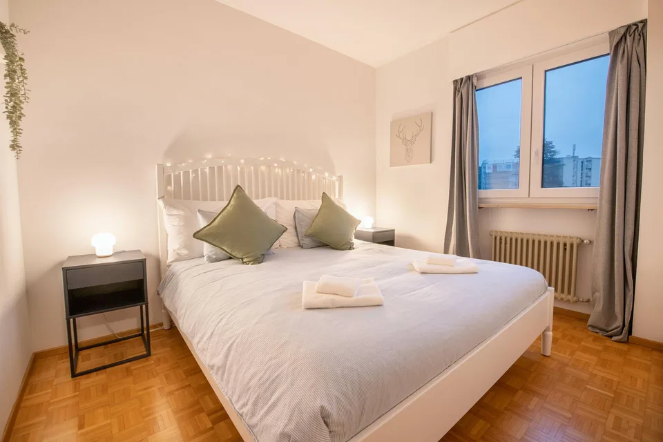 "Grazioso appartamento 2.5 locali con balcone e vista panoramica a Lug