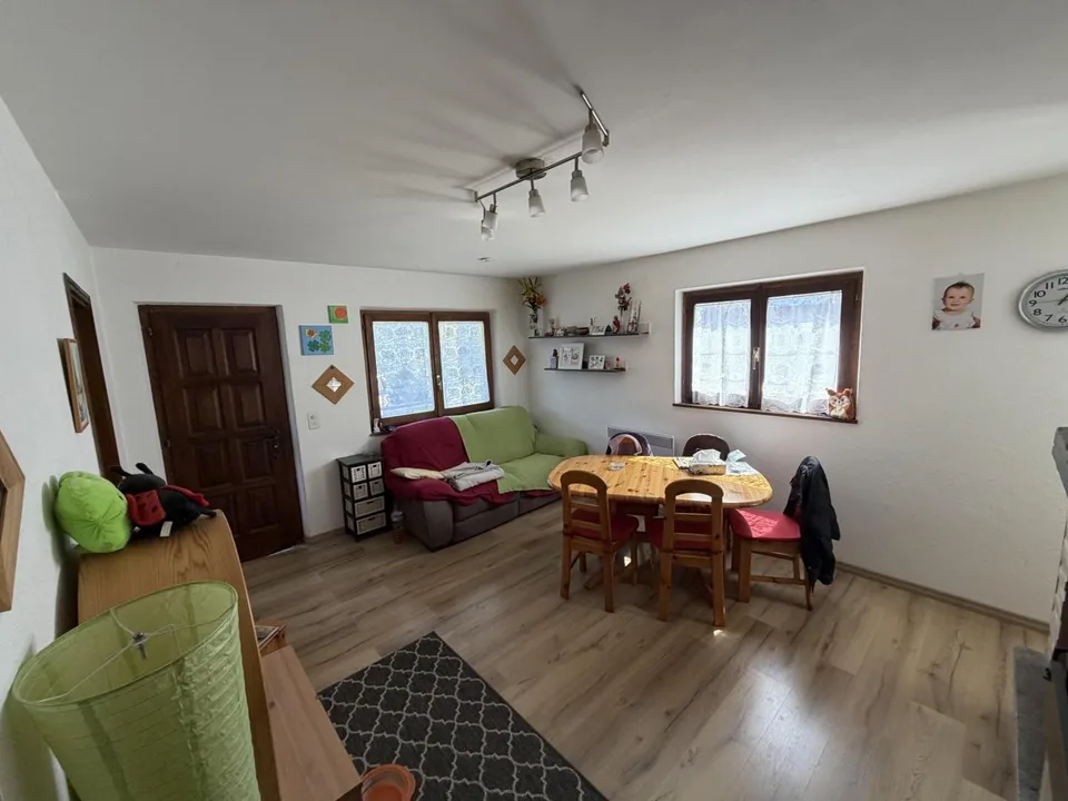 Chalet mit zwei 3-Zimmer-Wohnungen, großem Bauland an sehr sonniger...