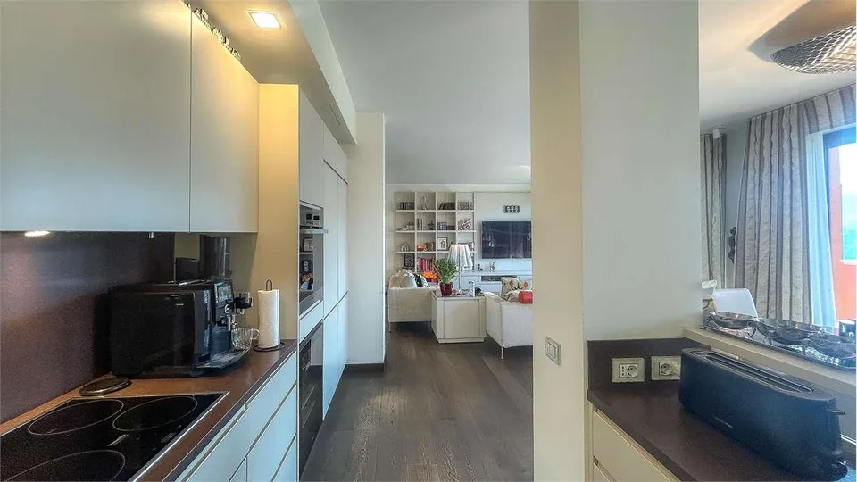 PRESTIGIOSO APPARTAMENTO CON VISTA LAGO MOZZAFIATO