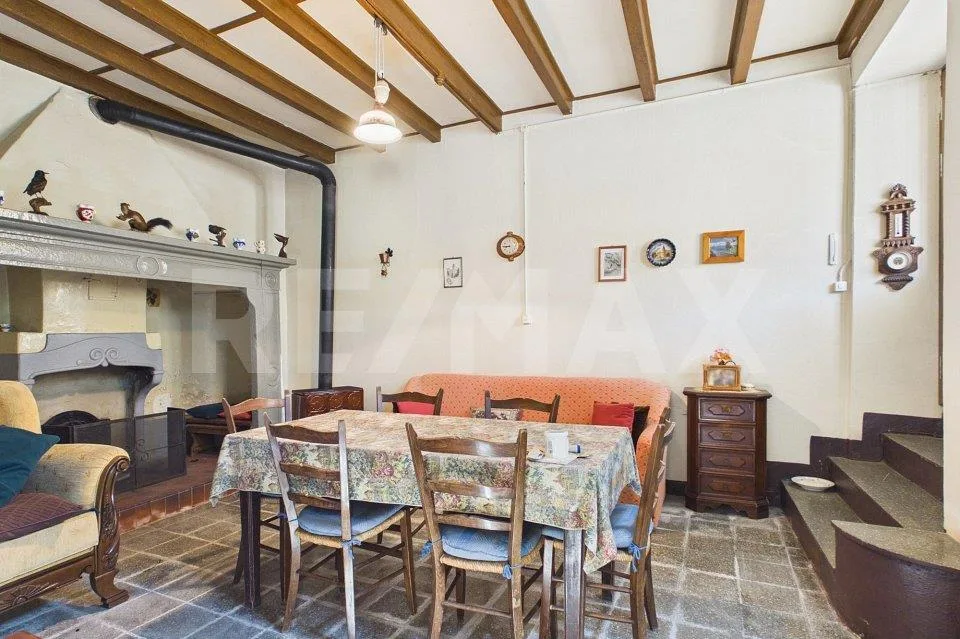 Casa da ristrutturare a Caneggio: ottima opportunità d'investimento