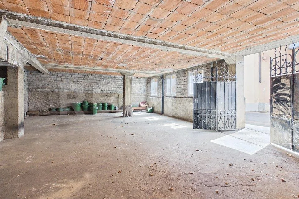 Casa da ristrutturare a Caneggio: ottima opportunità d'investimento