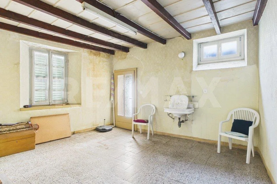 Casa da ristrutturare a Caneggio: ottima opportunità d'investimento – Foto 9 von 13
