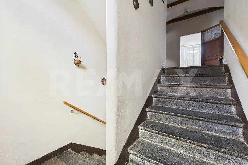 Casa da ristrutturare a Caneggio: ottima opportunità d'investimento – Foto 8 von 13