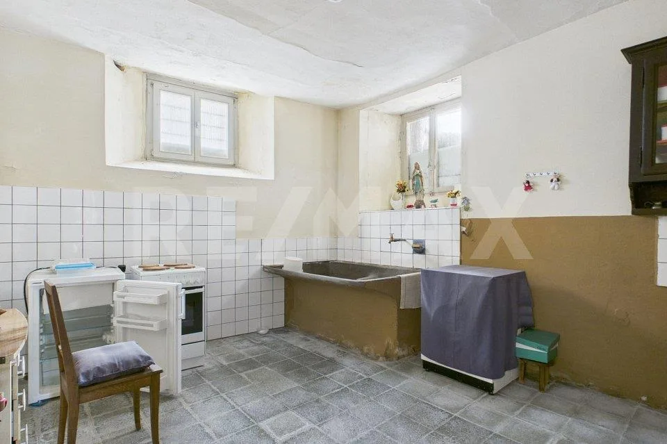 Casa da ristrutturare a Caneggio: ottima opportunità d'investimento – Foto 6 von 13