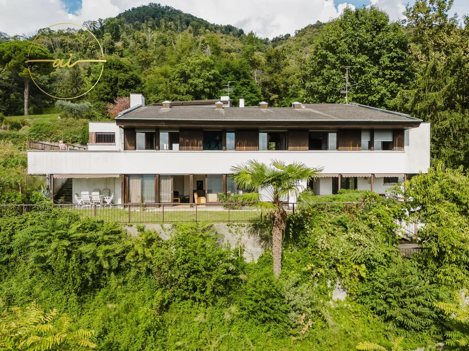 PRESTIGIOSA VILLA CON VISTA PANORAMICA A MORBIO