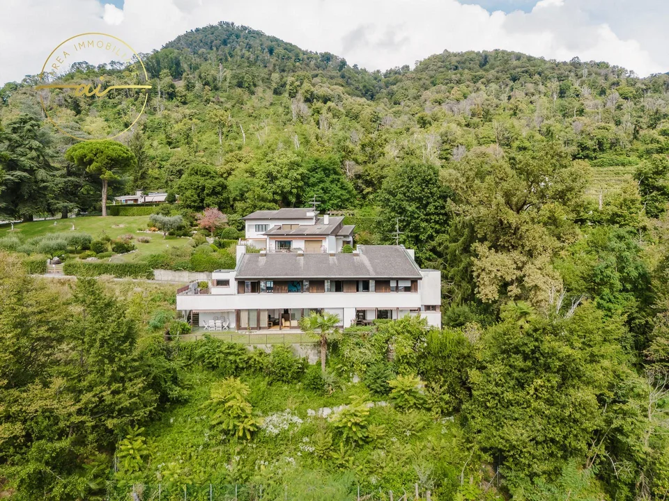 PRESTIGIOSA VILLA CON VISTA PANORAMICA A MORBIO