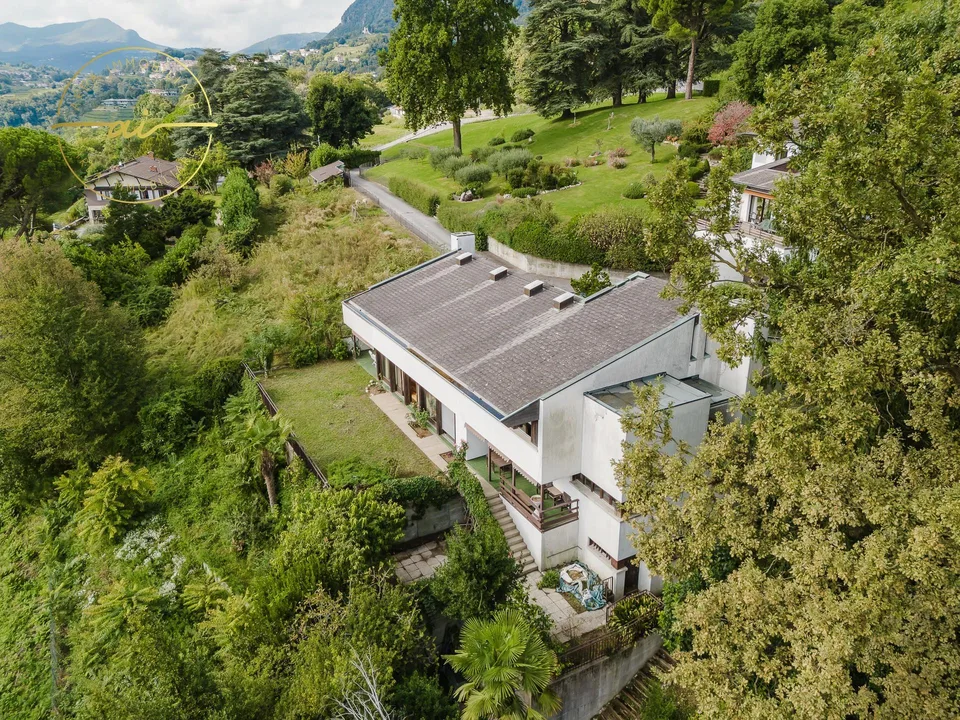 PRESTIGIOSA VILLA CON VISTA PANORAMICA A MORBIO
