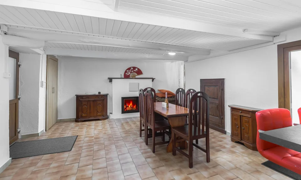 STABILE VISTA LAGO CON 3 UNITA', RISTORANTE E B&B A BRISSAGO