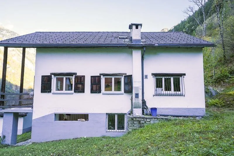 5 1/2-Zimmer-Chalet mit grossem Umschwung an sehr ruhiger, sonniger...