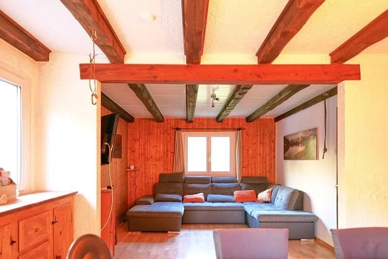 5 1/2-Zimmer-Chalet mit grossem Umschwung an sehr ruhiger, sonniger...