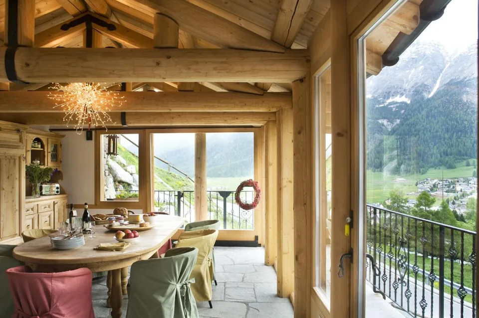 La Punt Chamues-ch: 10-Zimmer-Villa mit Bergsicht und 5 Parkplätzen