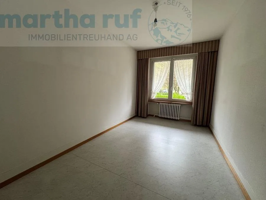 Mehrfamilienhaus mit 3 Einheiten, Scheune und grosser Garten