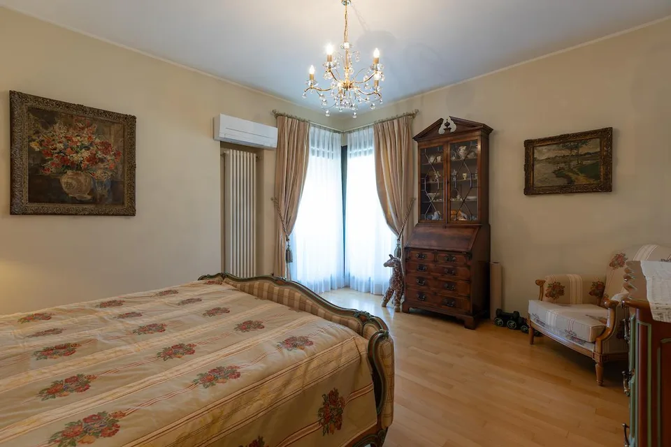 Attico elegante con vista parziale sul lago di Lugano