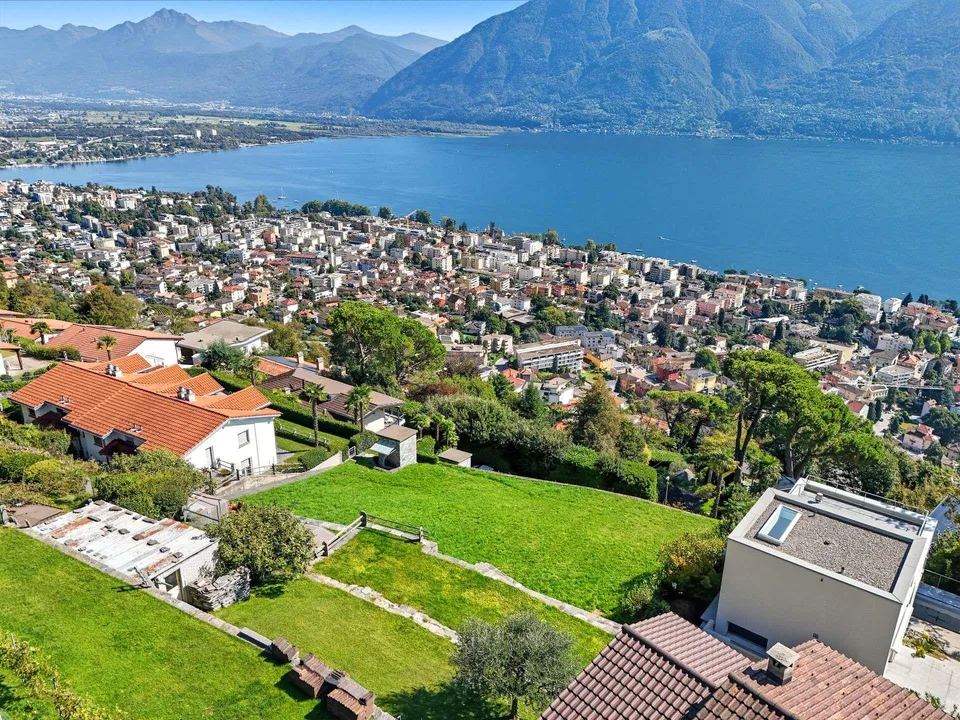 Bauland mit 180° See-und Fernsicht / Terreno edificabile con vista ...