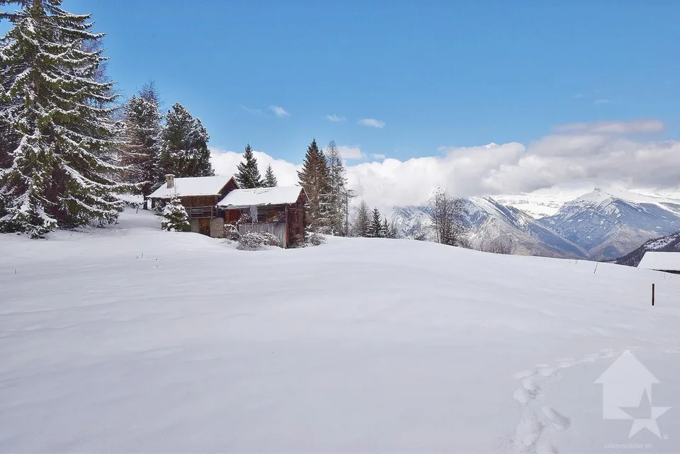 Magnifique emplacement à la montagne avec une vue splendide
