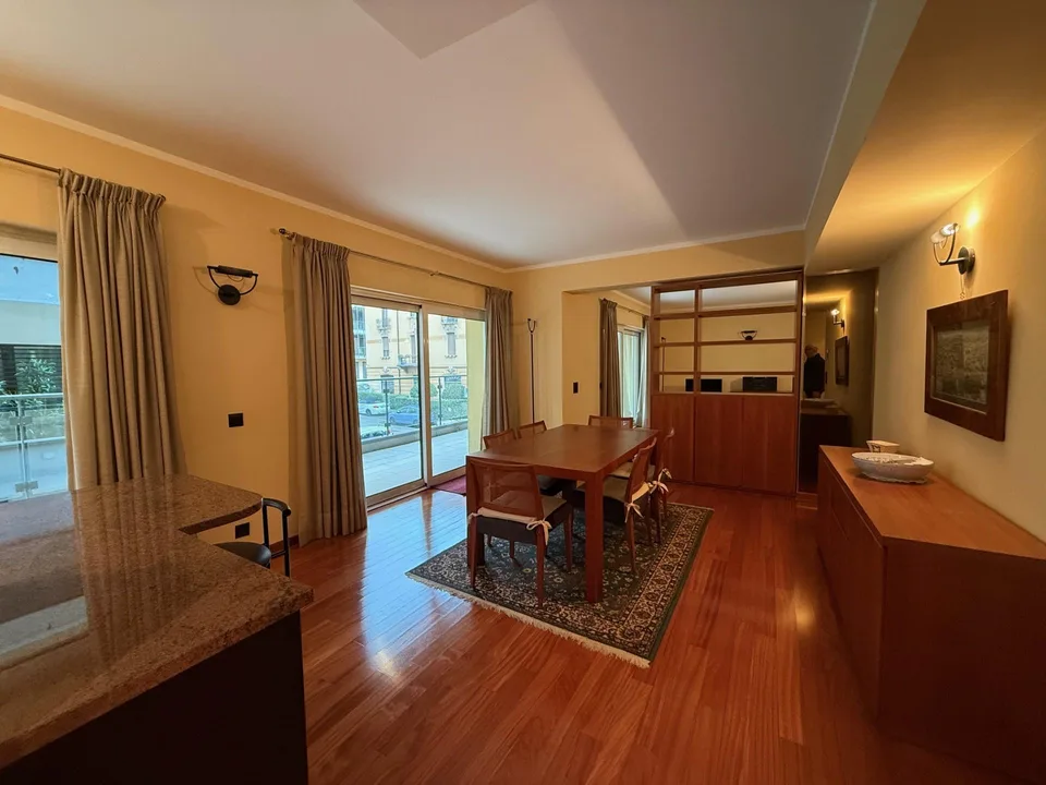 "Elegante appartamento 2.5 locali con balcone a Lugano"