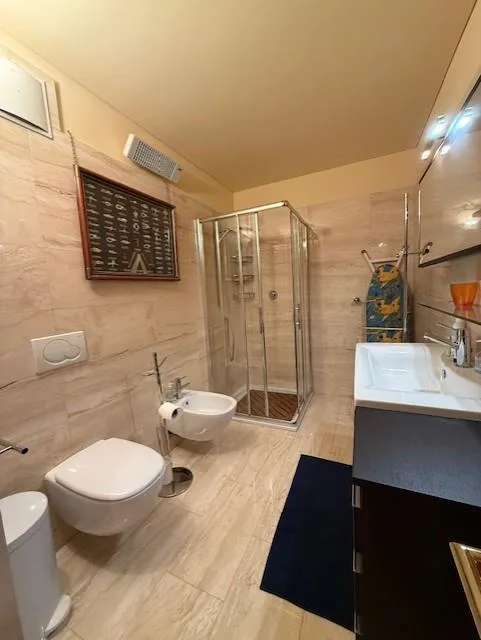 "Elegante appartamento 2.5 locali con balcone a Lugano"