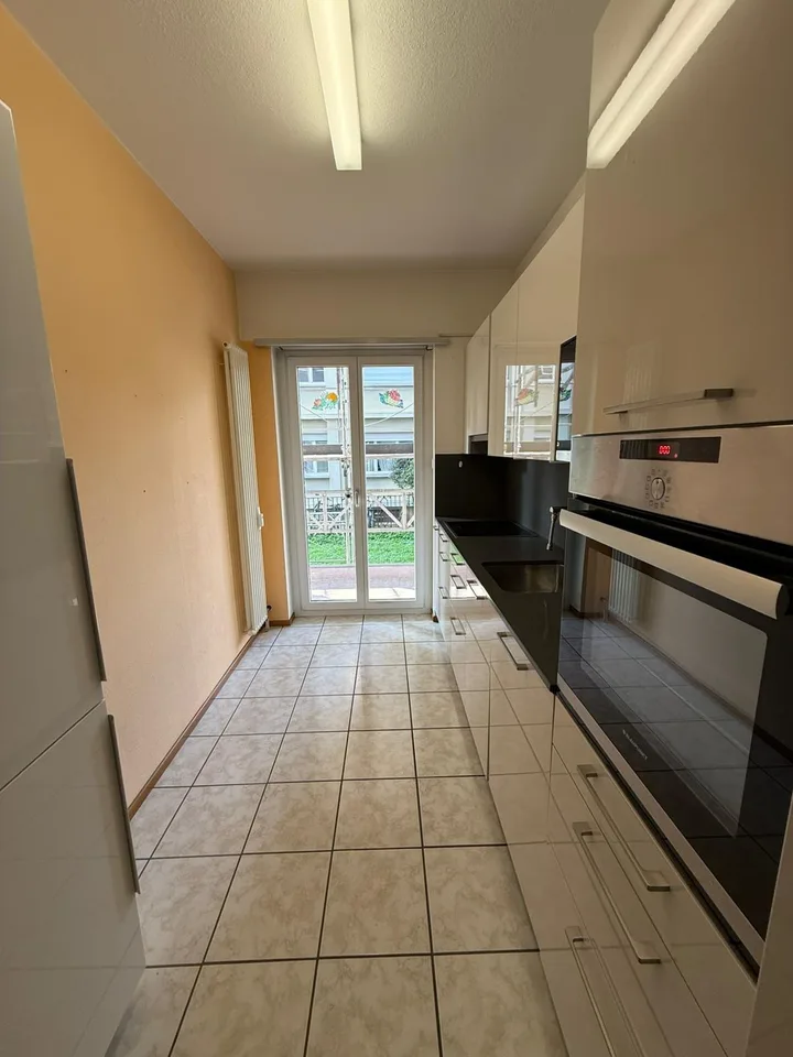 "Comodo appartamento 3.5 locali con piscina a Lugano"