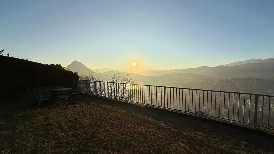 "Elegante appartamento 4.5 locali con giardino privato a Lugano"