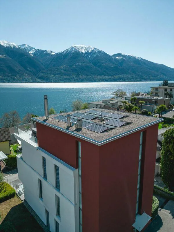 ZU VERKAUFEN IN MINUSIO - moderne Zweifamilienvilla mit Seeblick