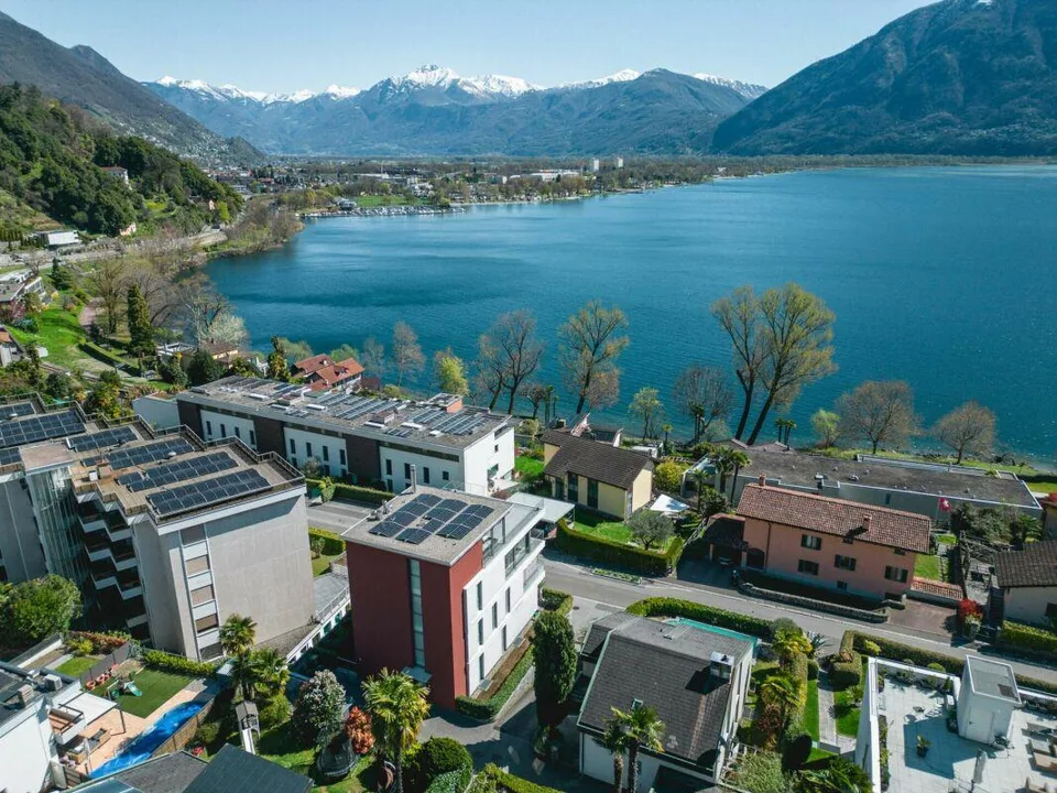 ZU VERKAUFEN IN MINUSIO - moderne Zweifamilienvilla mit Seeblick