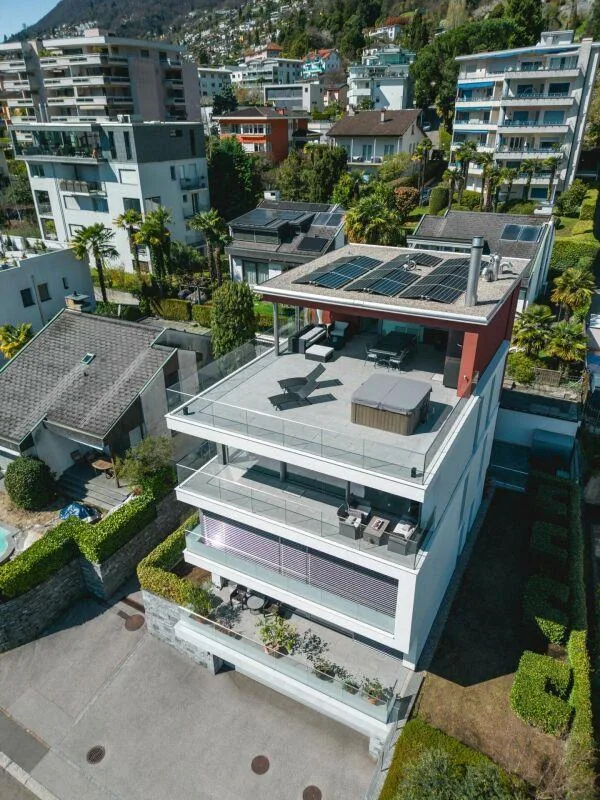 ZU VERKAUFEN IN MINUSIO - moderne Zweifamilienvilla mit Seeblick