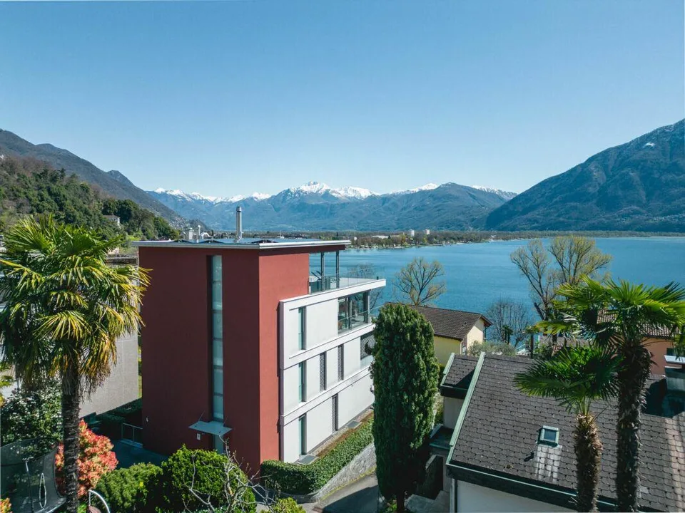 ZU VERKAUFEN IN MINUSIO - moderne Zweifamilienvilla mit Seeblick