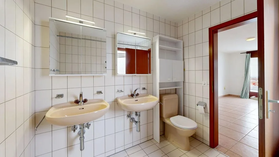 Familienfreundliches 5.5-Zimmer-Reiheneckhaus mit Einstellhallenplatz – photo 6 sur 14