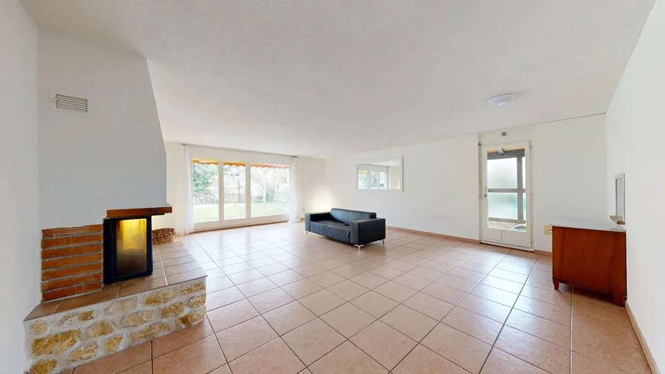 Familienfreundliches 5.5-Zimmer-Reiheneckhaus mit Einstellhallenplatz