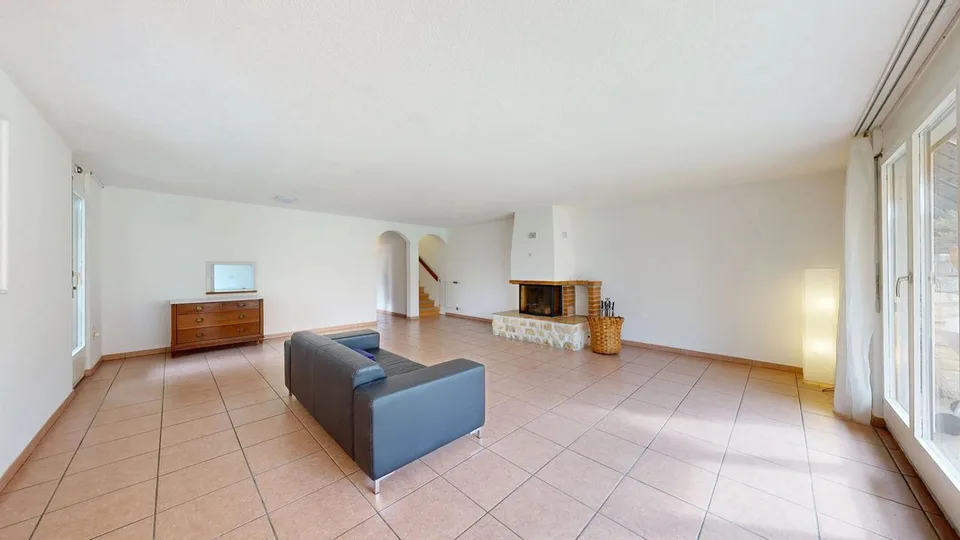 Familienfreundliches 5.5-Zimmer-Reiheneckhaus mit Einstellhallenplatz