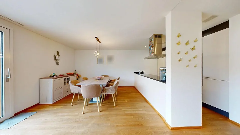 Lichtdurchflutete 4.5-Zimmer-Wohnung mit Einstellhallenplatz