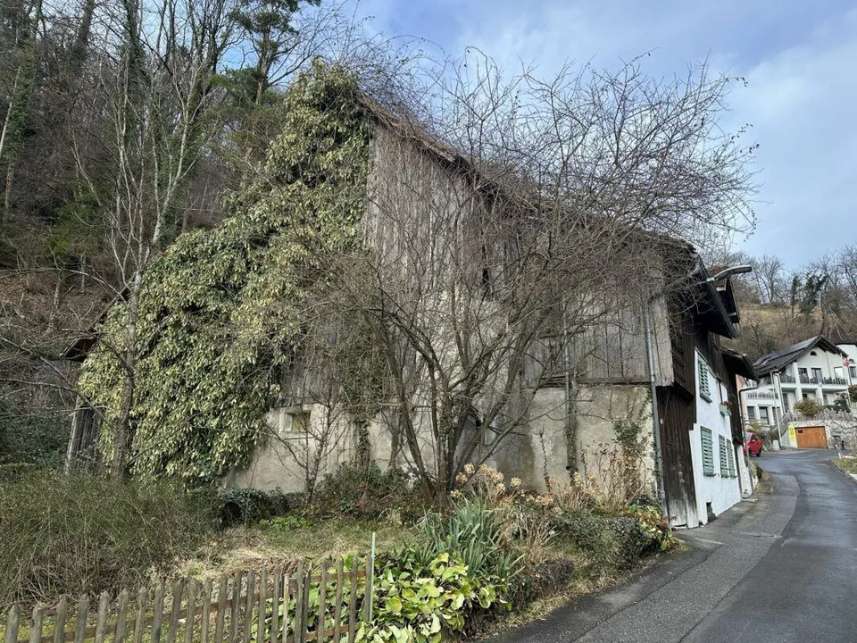 787 m2 Bauland in der Dorfkernzone Sevelen mit altem Wohnhaus und S...