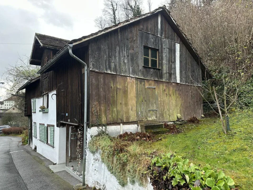 787 m2 Bauland in der Dorfkernzone Sevelen mit altem Wohnhaus und S...