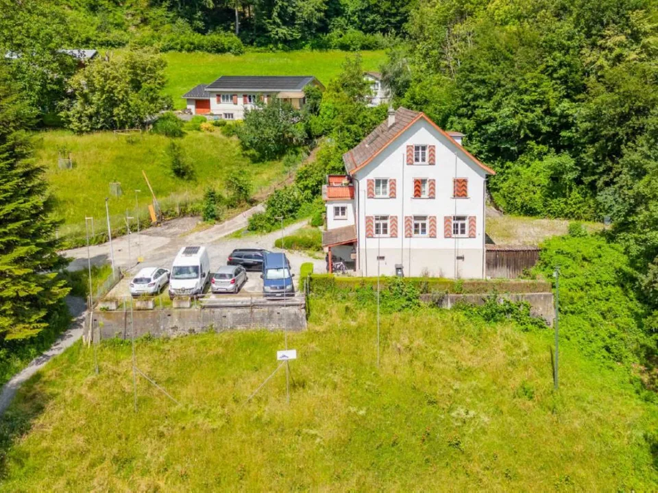 3-Familien-Wohnhaus mit bewilligtem Bauprojekt für 3 zusätzliche Wo...