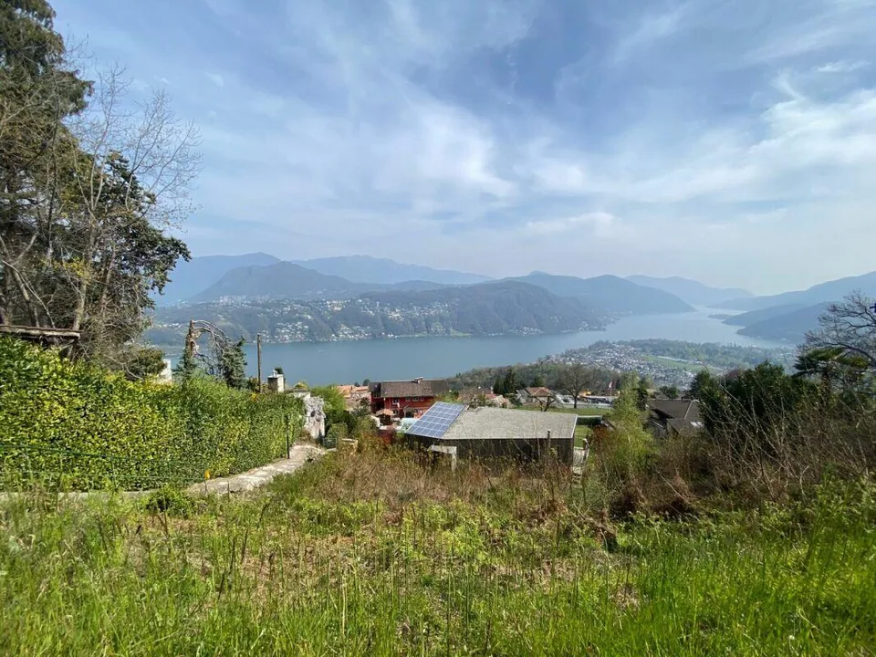 VERNATE · TERRENO EDIFICABILE CON MERAVIGLIOSA VISTA LAGO