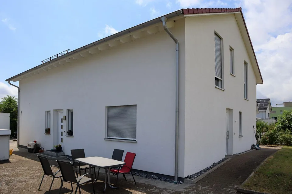 6 ½ - Zimmer-Einfamilienhaus mit 2 - Zimmer Einliegerwohnung (rolls...