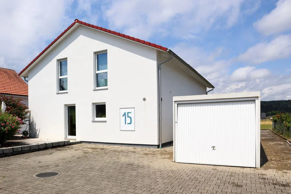 6 ½ - Zimmer-Einfamilienhaus mit 2 - Zimmer Einliegerwohnung (rolls...