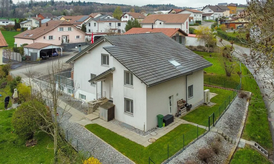 Corjolens: große Villa mit 6,5 Zimmern und unabhängigen 2,5 Zimmern