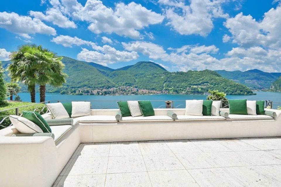 Splendida villa con fascino mediterraneo, piscina e fantastica vist...