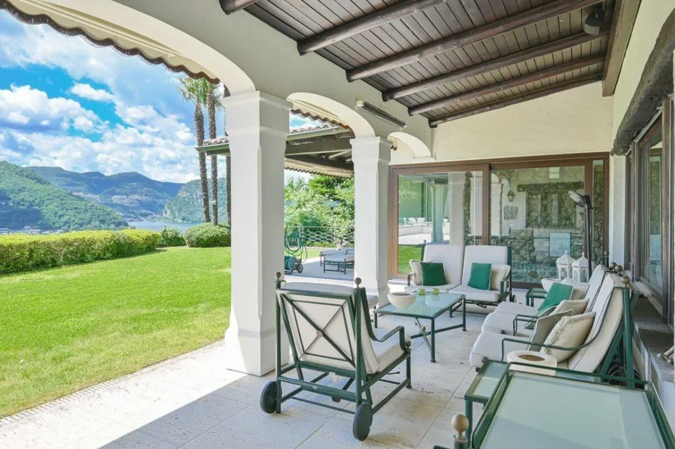 Splendida villa con fascino mediterraneo, piscina e fantastica vist...