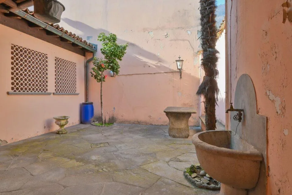 Ex Garni nel rinomato centro storico della città | Ehemaliges Garni...
