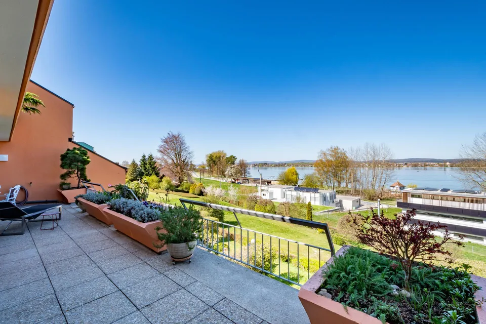 Bezaubernde Wohnung mit exklusiver Panoramaseesicht