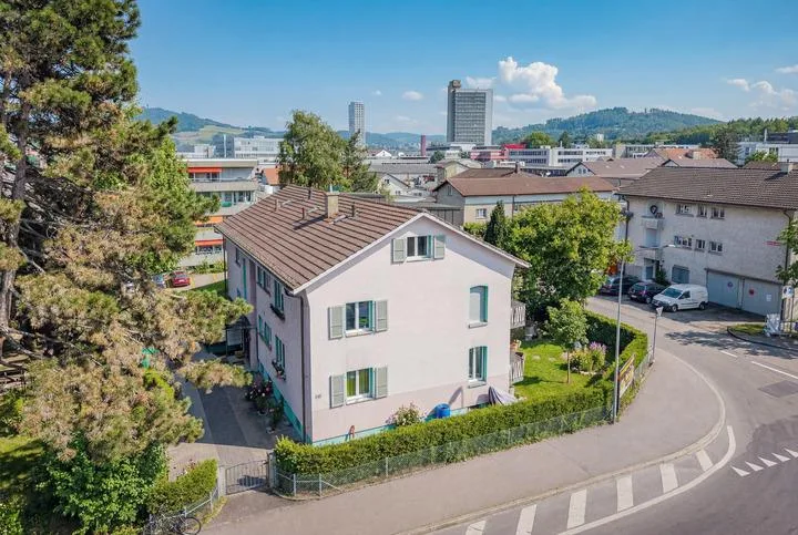 VIELSEITIGES MEHRFAMILIENHAUS MIT ATTRAKTIVER RENDITE
