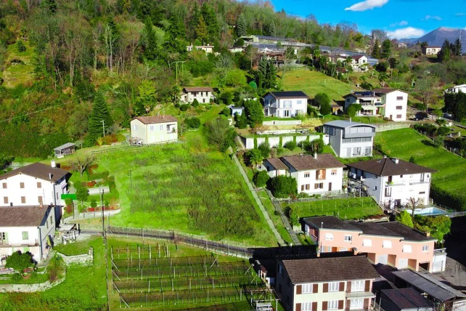 Terreno vista lago con progetto edilizio approvato | Seegrundstück ...