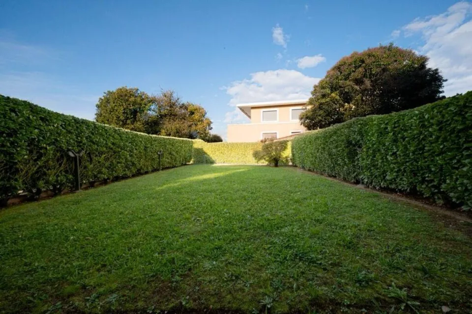 Ampio appartamento duplex con grande giardino e massima privacy a M...