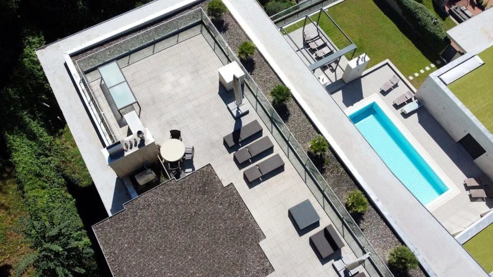 Luxury penthouse with private rooftop in Castagnola | Lussuoso atti...